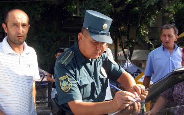 В Узбекистане сотрудники ДПС начали принимать меры в отношении нарушителей требований карантина