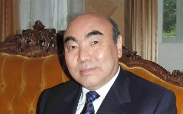 Обвиняемый в коррупции экс-президент&nbsp;Кыргызстана Аскар Акаев вновь вернулся в страну