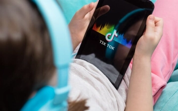 TikTok разрешит детям сидеть в сети не более часа в день