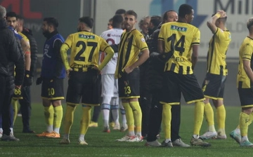 В Турции президент увел с поля своих футболистов, хотя они умоляли на коленях не делать этого