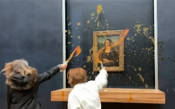 В Лувре экоактивисты облили супом картину Леонардо да Винчи «Мона Лиза»
