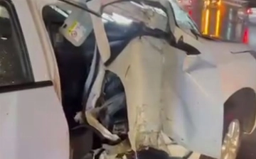В Ташкенте водитель Cobalt потерял управление и влетел в рекламный баннер