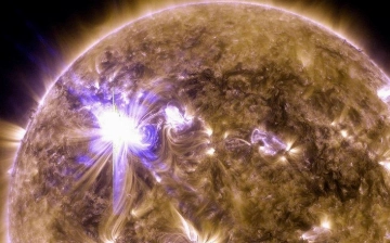 На Солнце зафиксировали одну из самых сильных вспышек 2025 года
