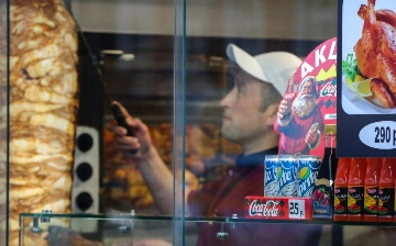 В одной из областей России мигрантам запретили работать в общепите