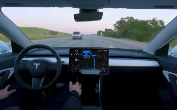 Tesla продолжает совершенствование своих автомобилей