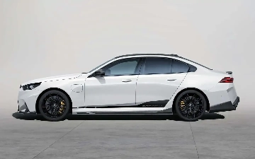 BMW презентовал новейшую M5 M Performance