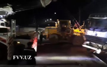 На трассе «Ташкент-Ош» водитель грузовика потерял управление и врезался в поезд