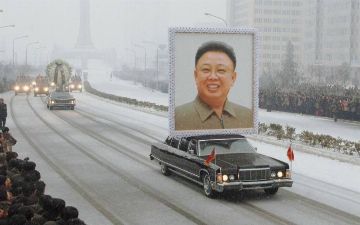 В Северной Корее запретили смеяться и пить алкоголь из-за траура по бывшему лидеру страны