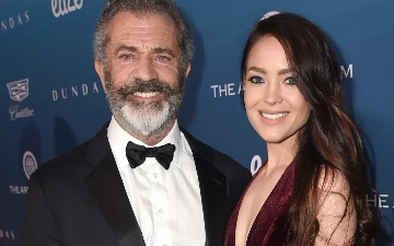 Мел Гибсон и Розалинд Росс расстались после девяти лет отношений
