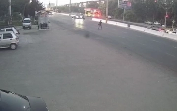 В Ташкенте школьники на Malibu сбили пешехода на светофоре