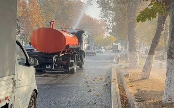 В Ташкенте включили фонтаны и начали поливать улицы для снижения уровня загрязнения воздуха