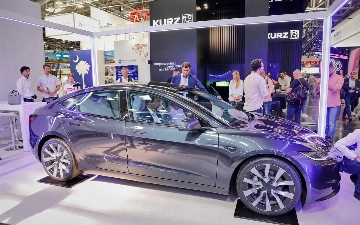 Tesla показала обновленную Model 3 на автосалоне в Мюнхене