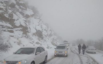 В Узбекистане из-за сильного снегопада временно закрылся один из перевалов