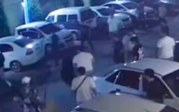 В Фергане разыскивают парня, убившего гражданина возле чайханы (видео)