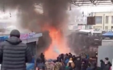 На рынке автозапчастей в Фергане произошел крупный пожар — видео