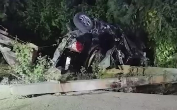 В Сурхандарье автомобиль Lacetti врезался в бетонное ограждение, погибли четыре человека