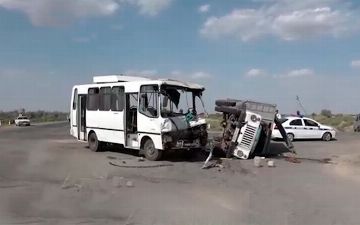 В Каракалпакстане столкнулись грузовик и автобус. Два человека умерли