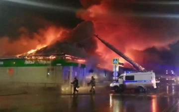 В России из-за пиротехники загорелось кафе, погибли 15 человек — видео