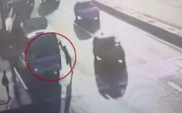 В Самарканде водитель автобуса задавил насмерть мужчину, зацепившегося за зеркало — видео (18+)
