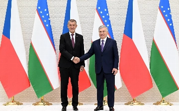 Шавкат Мирзиёев официально встретил премьера Чехии Андрея Бабиша