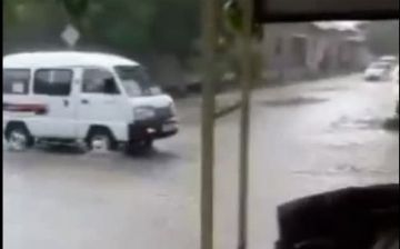 Проливные дожди снова затопили Самарканд - видео