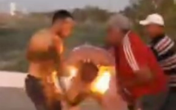 В Карши мужчина облил себя бензином и поджег — видео