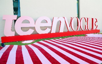 Teen Vogue станет частью Vogue.com