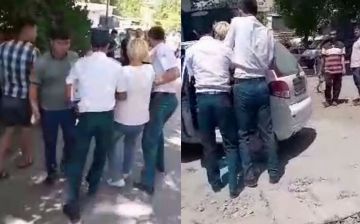В Ташкенте сотрудники правоохранительных органов затолкали в машину женщину, пытавшуюся защитить незаконно установленный гараж