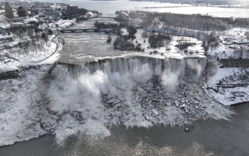 Kuchli qor bo'ronidan so'ng Niagara sharsharasi muzlab qoldi — foto, video