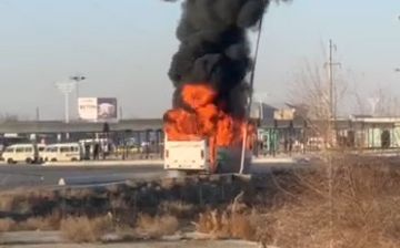 В Бухарской области загорелся пассажирский автобус