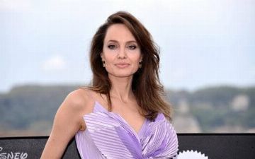 Анджелину Джоли заметили с бывшим супругом