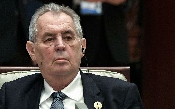 У президента Чехии выявили цирроз печени, врачи установили ему зонд для кормления