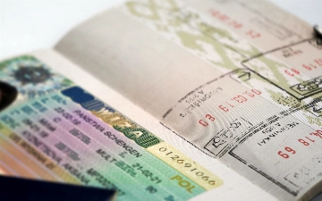 Девять стран перестали принимать документы на визы от российских туристов — список