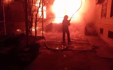 В Намангане вспыхнул жилой дом — видео