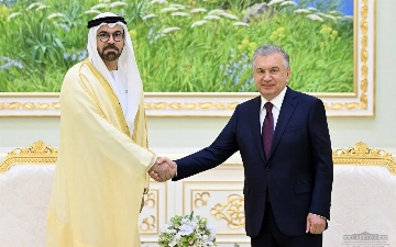 Шавкат Мирзиёев встретился с министром по делам правительства ОАЭ 