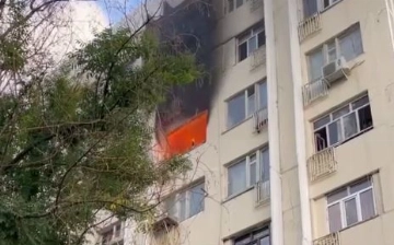 В Ташкенте произошел пожар в многоэтажке: спасатели эвакуировали 20 человек (видео)