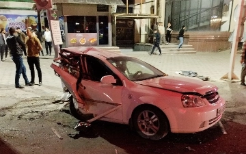 Samarqandda Range Rover, Lacetti va Damas ishtirokida sodir boʻlgan YTH oqibatida haydovchi vafot etdi