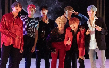 Корейская группа BTS представила свой первый концертный альбом