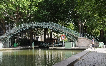 В Париже открыли мост имени Джейн Биркин