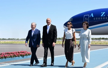 Президент Азербайджана Ильхам Алиев вместе с супругой прибыл в Бухару