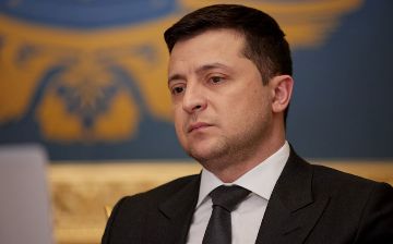 Зеленский продлил срок действия военного положения в Украине