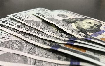 Курс доллара в Узбекистане опустился ниже 11 000 сумов