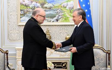Шавкат Мирзиёев наградил посла России почетной грамотой