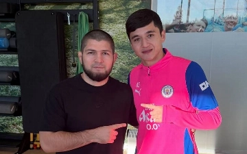 «За час встречи не сказал ни одного слова». Хабиб Нурмагомедов встретился с Абдукодиром Хусановым