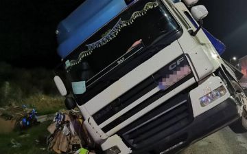 В Наманганской области перевернулся грузовик: один человек погиб