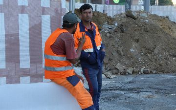 Узбекистанцы пожаловались на задержки зарплаты в России