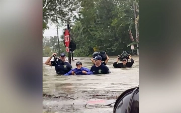 Florida qirg'oqlariga kuchli bo'ron yopirildi — video