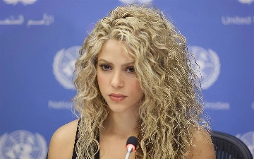 Shakira o'zi va 24 yoshli syorfing o'qituvchisi haqidagi mish-mishlarga munosabat bildirdi