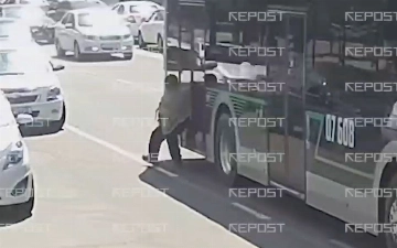 В Ташкенте уволили водителя автобуса, зажавшего дверями пожилого мужчину