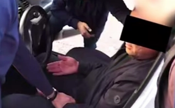 Под Ташкентом налоговик попался на крупной взятке